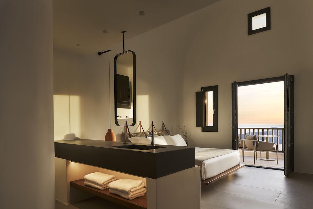 Orama Hotel & Spa — Hotel rooms in Karterados, South Aegean