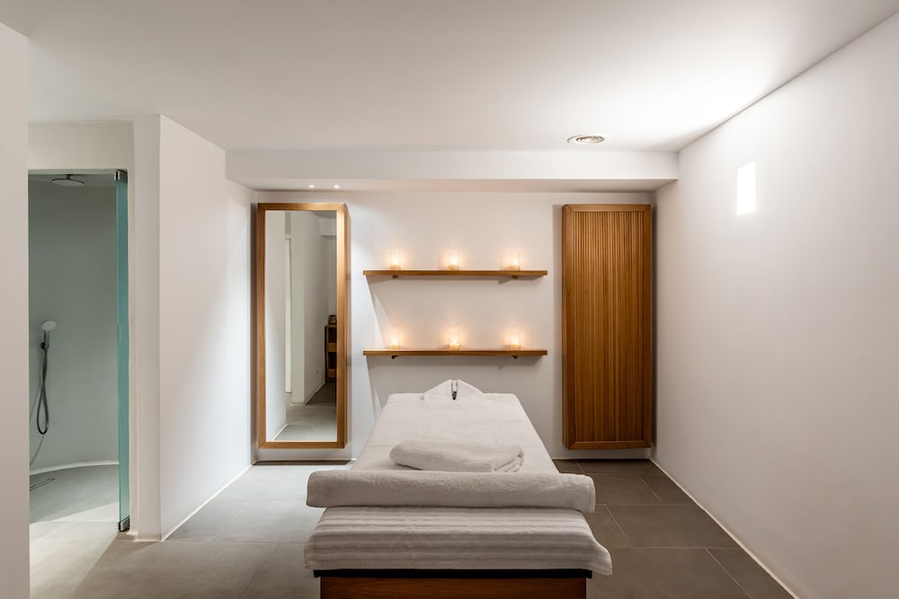 Orama Hotel & Spa — Hotel rooms in Karterados, South Aegean