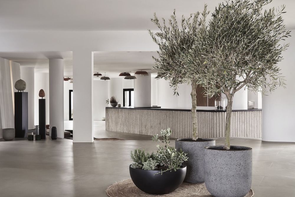 Orama Hotel & Spa — Hotel building in Karterados, South Aegean
