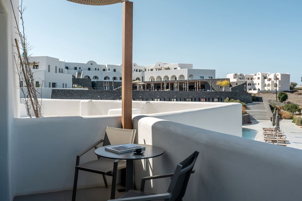 Orama Hotel & Spa — Hotel building in Karterados, South Aegean