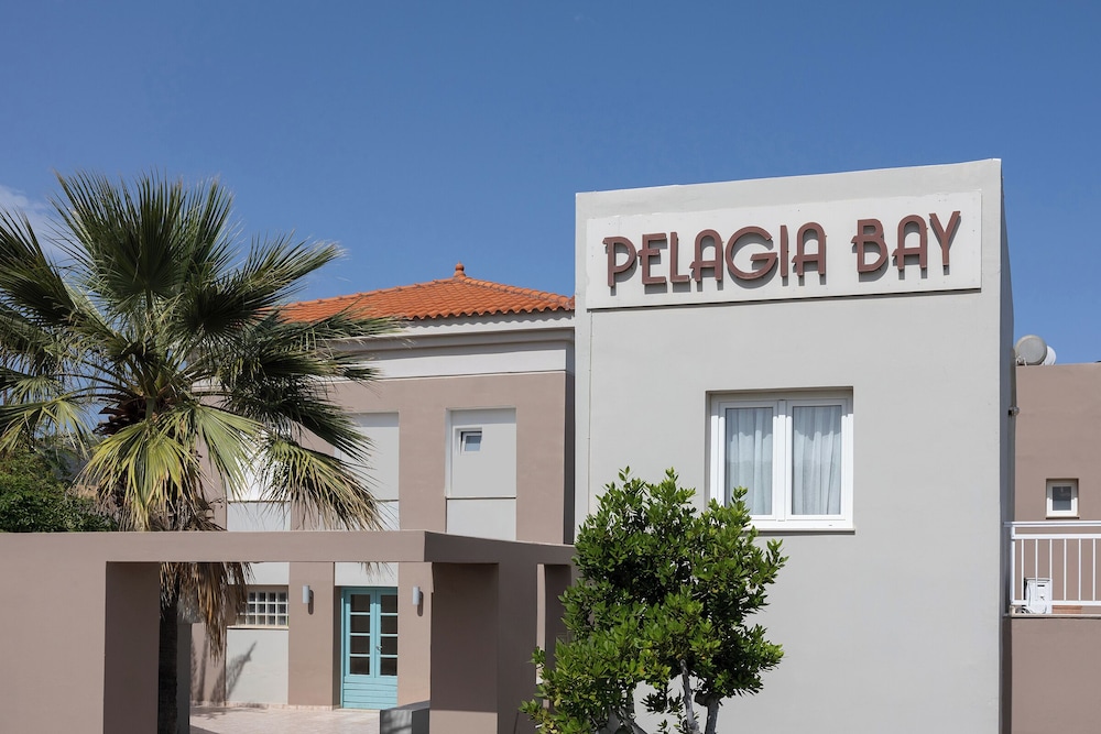 Pelagia Bay — Hotel building in Lygaria