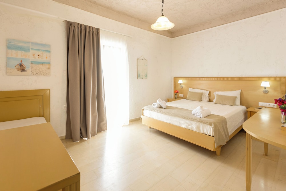 Pelagia Bay — Hotel rooms in Lygaria