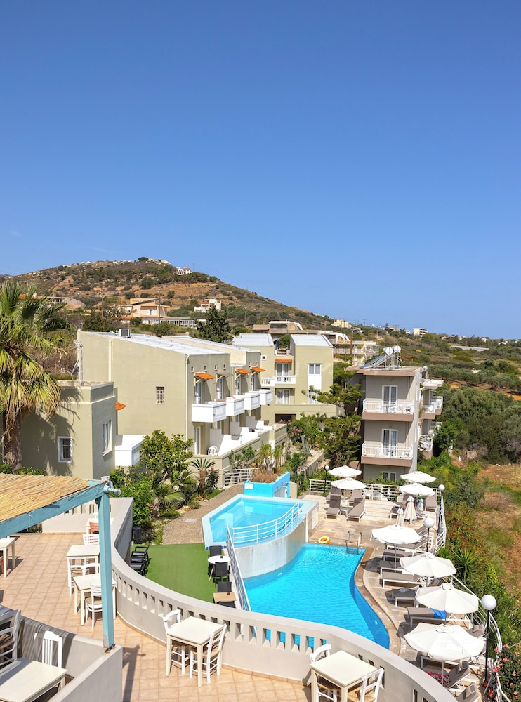 Pelagia Bay — Swimming pool in Lygaria