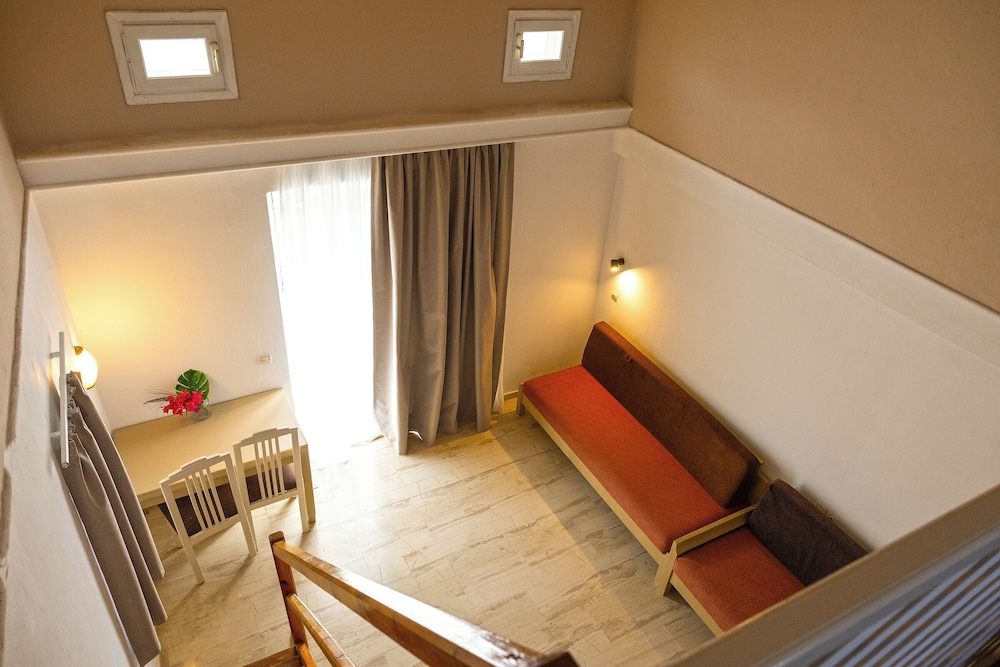 Pelagia Bay — Hotel rooms in Lygaria