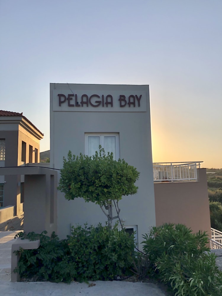Pelagia Bay — Hotel building in Lygaria