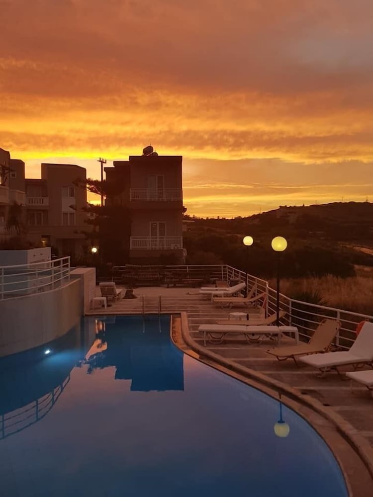 Pelagia Bay — Swimming pool in Lygaria