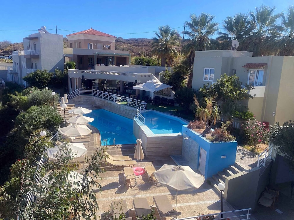 Pelagia Bay — Swimming pool in Lygaria