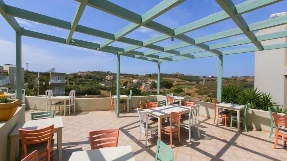 Pelagia Bay — Restaurant & bars in Lygaria