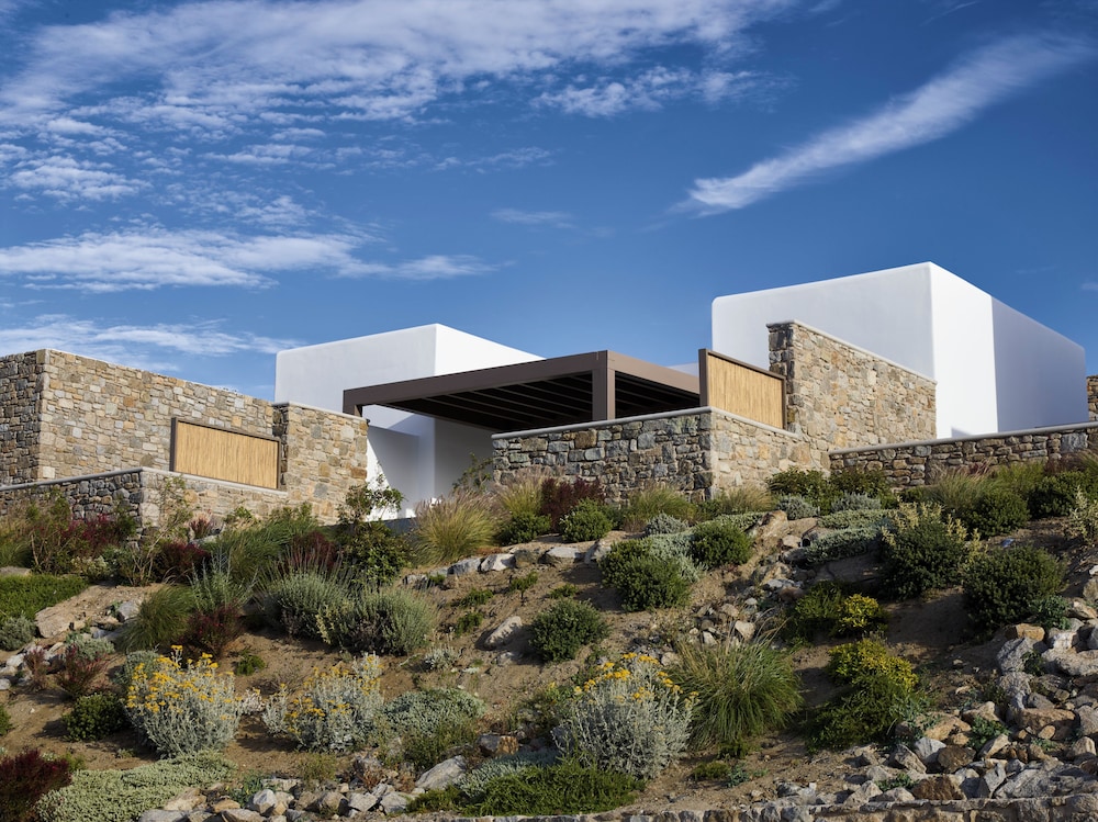 Bonzoe Suites & Villas — Hotel building in Mykonos Town, South Aegean