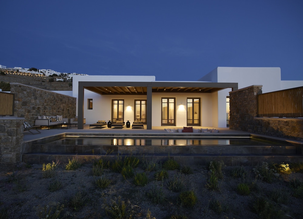 Bonzoe Suites & Villas — Swimming pool in Mykonos Town, South Aegean