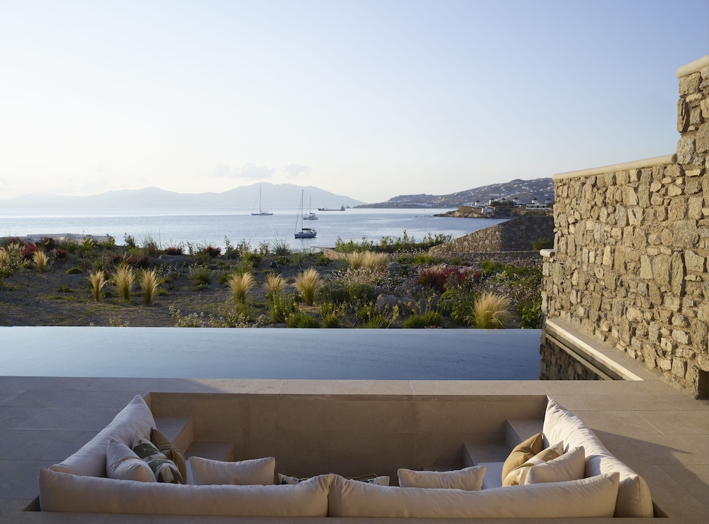 Bonzoe Suites & Villas — Swimming pool in Mykonos Town, South Aegean