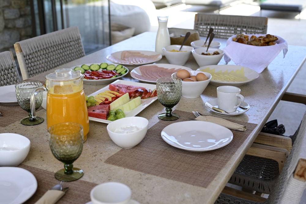 Bonzoe Suites & Villas — Restaurant & bars in Mykonos Town, South Aegean