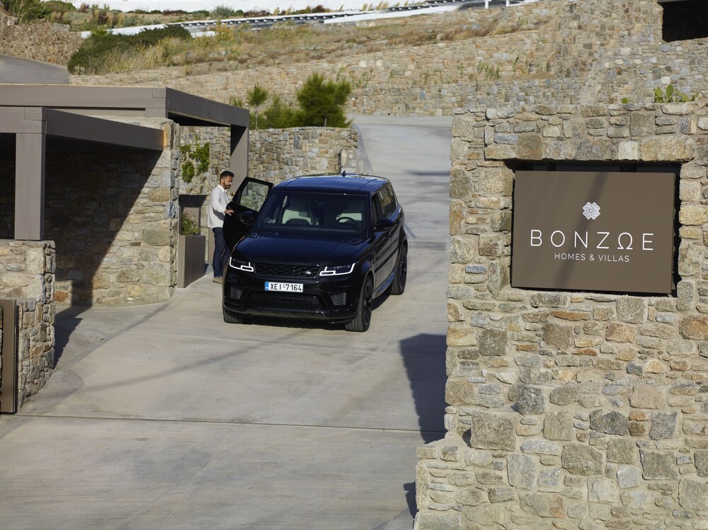 Bonzoe Suites & Villas — Hotel building in Mykonos Town, South Aegean