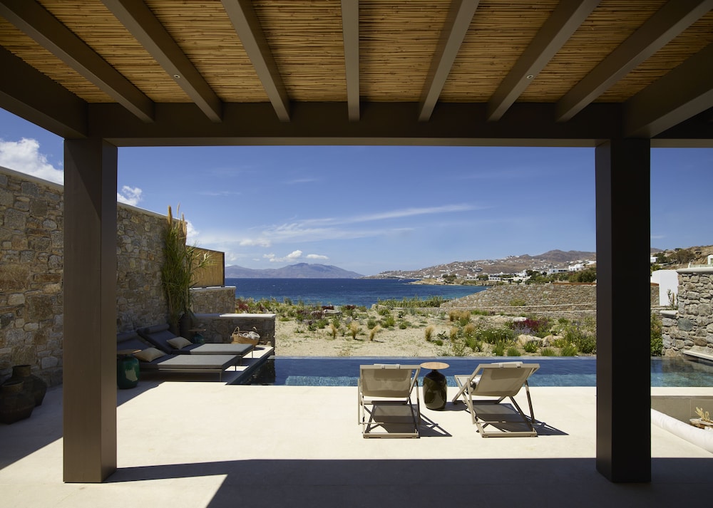 Bonzoe Suites & Villas — Swimming pool in Mykonos Town, South Aegean