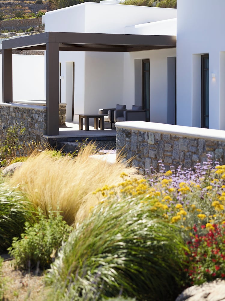 Bonzoe Suites & Villas — Hotel building in Mykonos Town, South Aegean