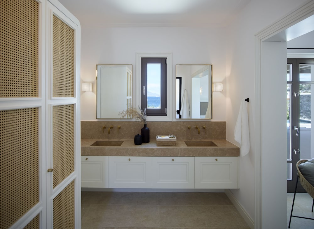 Bonzoe Suites & Villas — Hotel rooms in Mykonos Town, South Aegean