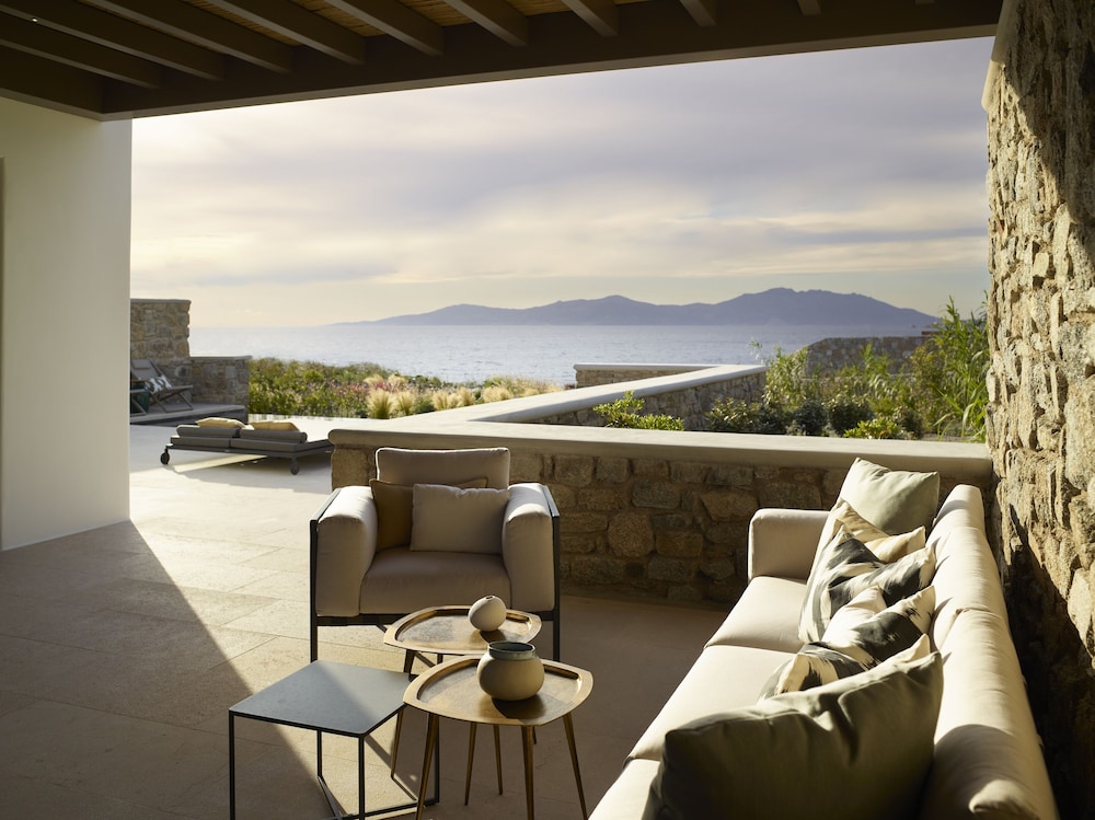 Bonzoe Suites & Villas — Hotel building in Mykonos Town, South Aegean