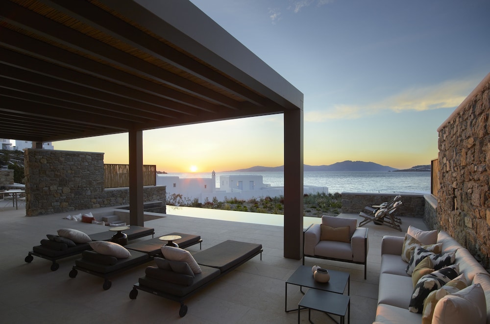 Bonzoe Suites & Villas — Hotel building in Mykonos Town, South Aegean