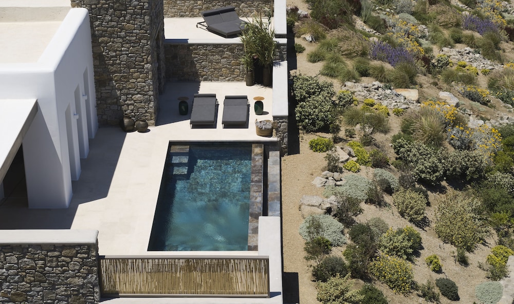 Bonzoe Suites & Villas — Swimming pool in Mykonos Town, South Aegean