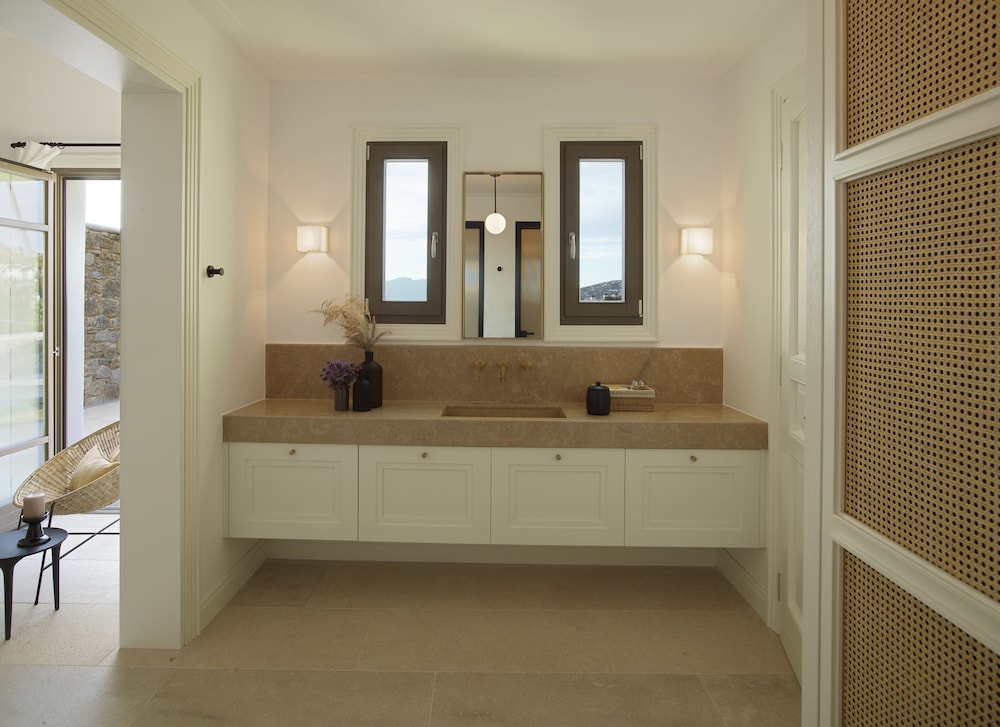 Bonzoe Suites & Villas — Hotel rooms in Mykonos Town, South Aegean