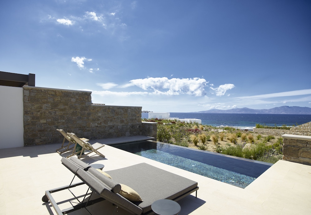 Bonzoe Suites & Villas — Swimming pool in Mykonos Town, South Aegean