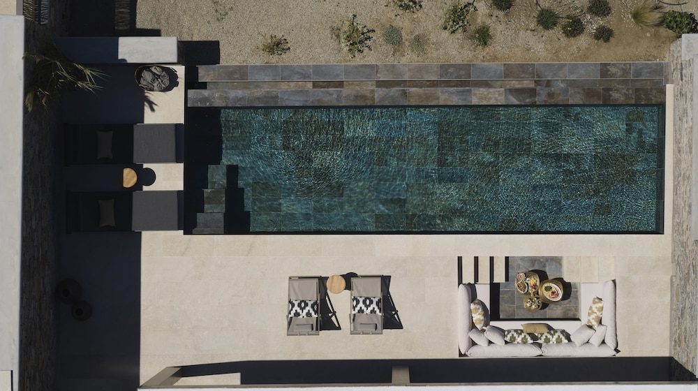 Bonzoe Suites & Villas — Swimming pool in Mykonos Town, South Aegean