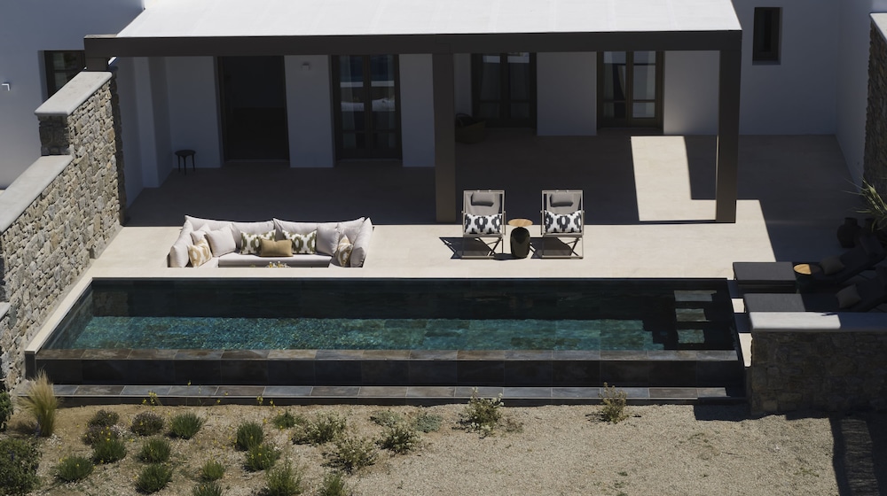 Bonzoe Suites & Villas — Swimming pool in Mykonos Town, South Aegean