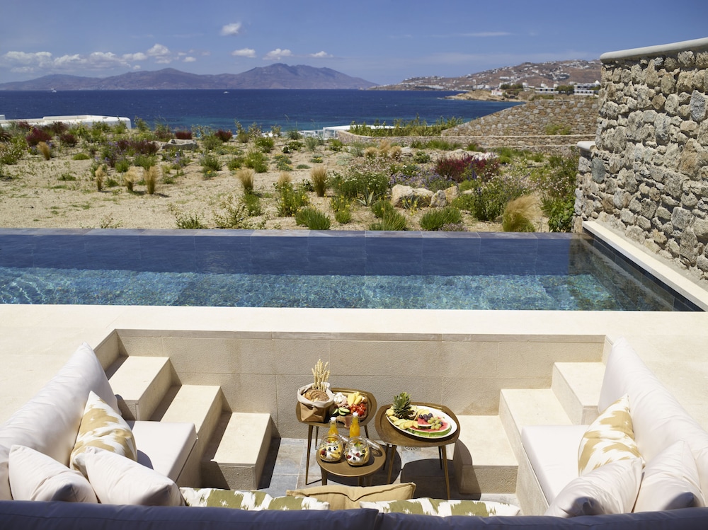 Bonzoe Suites & Villas — Swimming pool in Mykonos Town, South Aegean