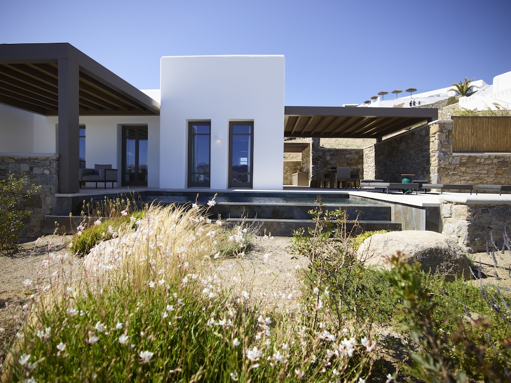 Bonzoe Suites & Villas — Hotel building in Mykonos Town, South Aegean