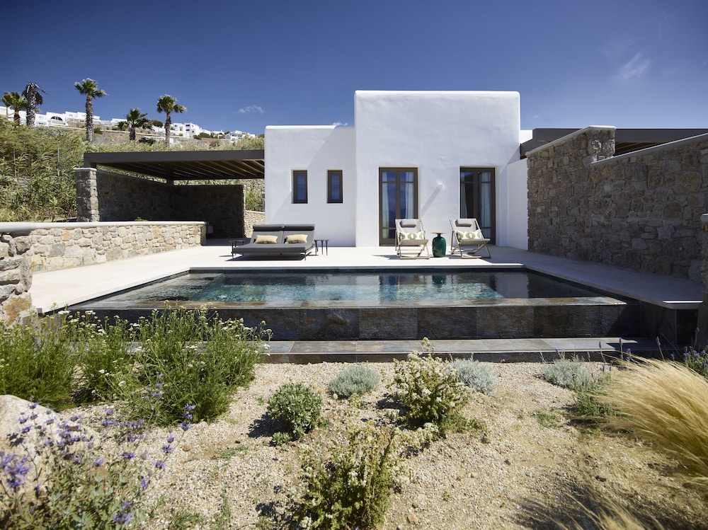 Bonzoe Suites & Villas — Swimming pool in Mykonos Town, South Aegean