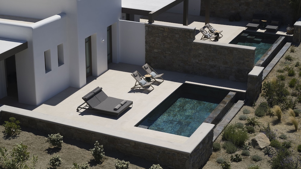 Bonzoe Suites & Villas — Swimming pool in Mykonos Town, South Aegean