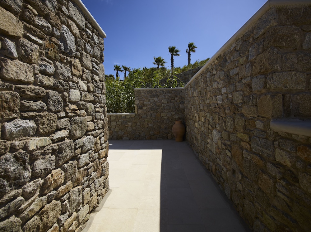 Bonzoe Suites & Villas — Hotel building in Mykonos Town, South Aegean