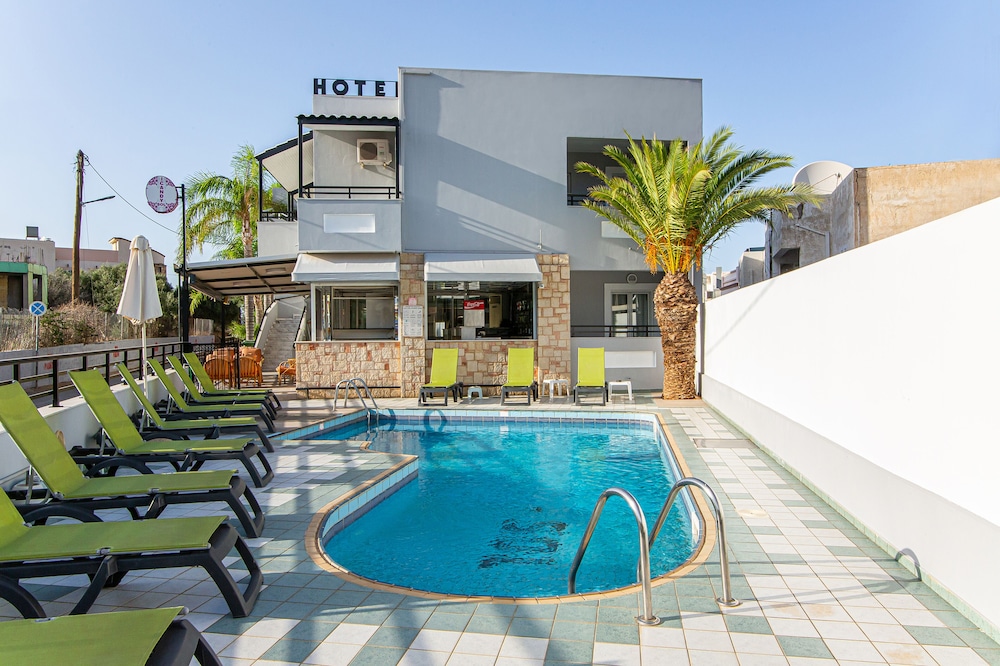 ICandy Sol — Swimming pool in Malia