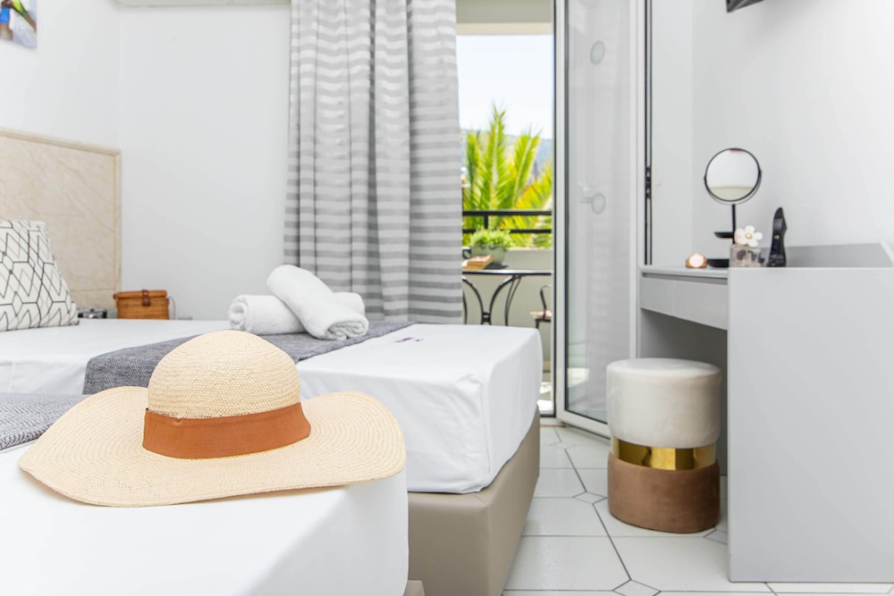 ICandy Sol — Hotel rooms in Malia