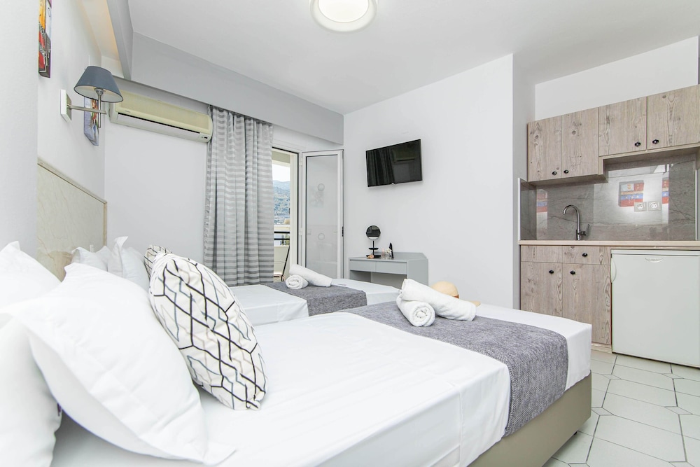 ICandy Sol — Hotel rooms in Malia