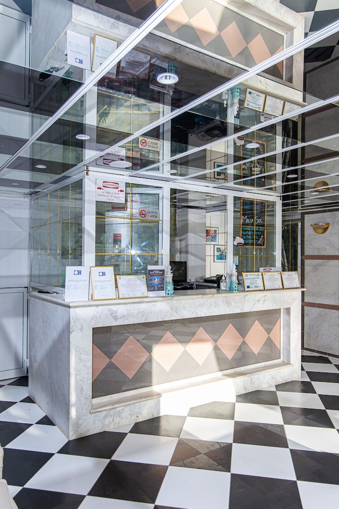 ICandy Sol — Hotel building in Malia