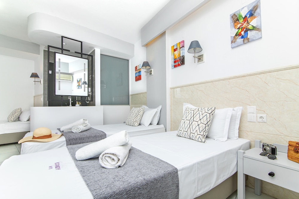 ICandy Sol — Hotel rooms in Malia