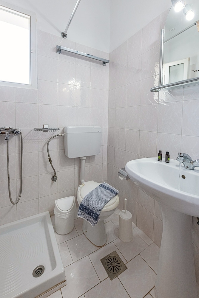 Faro Del Porto — Hotel rooms in Poros, Ionian Islands