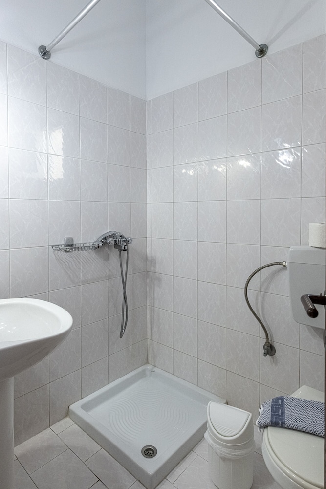 Faro Del Porto — Hotel rooms in Poros, Ionian Islands