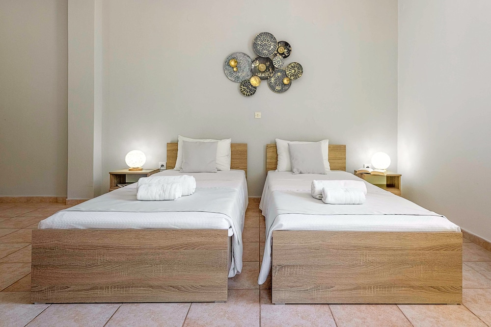 Faro Del Porto — Hotel rooms in Poros, Ionian Islands