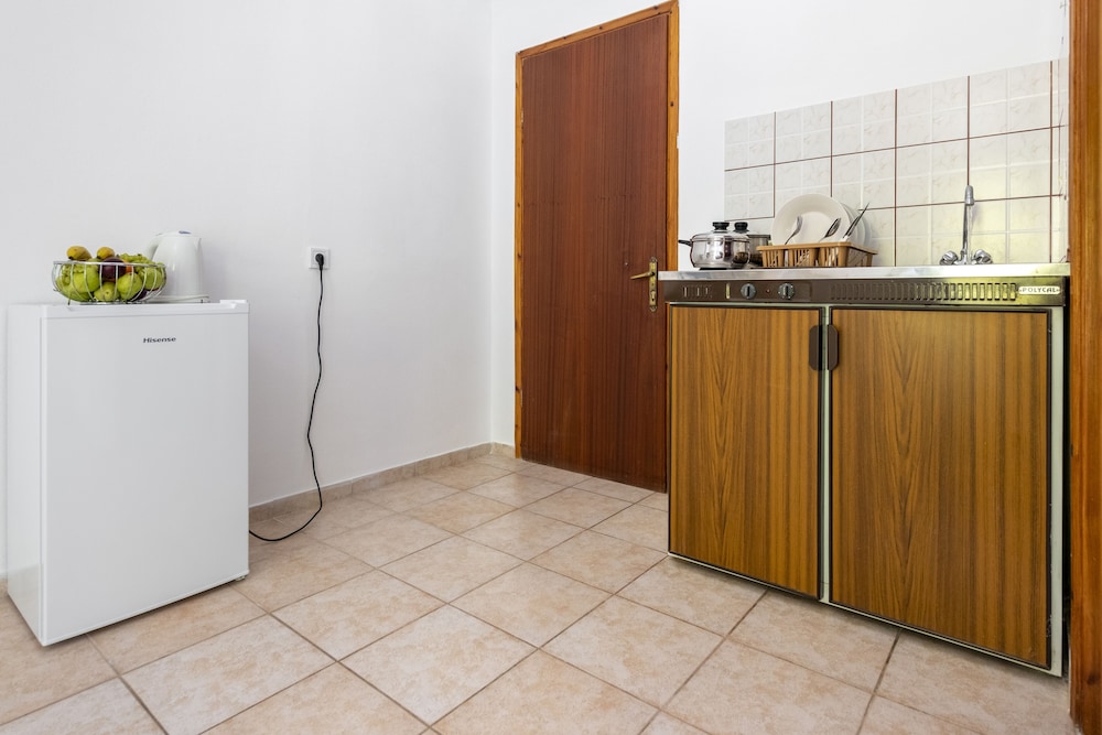 Faro Del Porto — Hotel rooms in Poros, Ionian Islands
