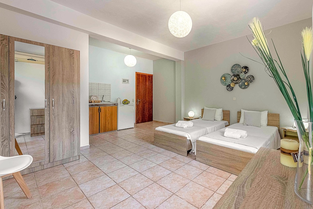 Faro Del Porto — Hotel rooms in Poros, Ionian Islands