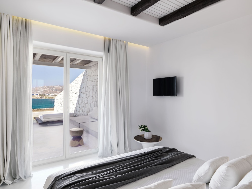 Mykonos Earth Suites - Adults Only — Hotel rooms in Mykonos Town, South Aegean
