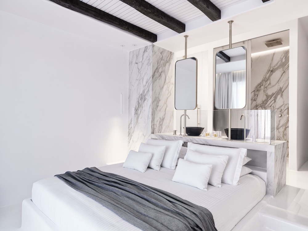 Mykonos Earth Suites - Adults Only — Hotel rooms in Mykonos Town, South Aegean