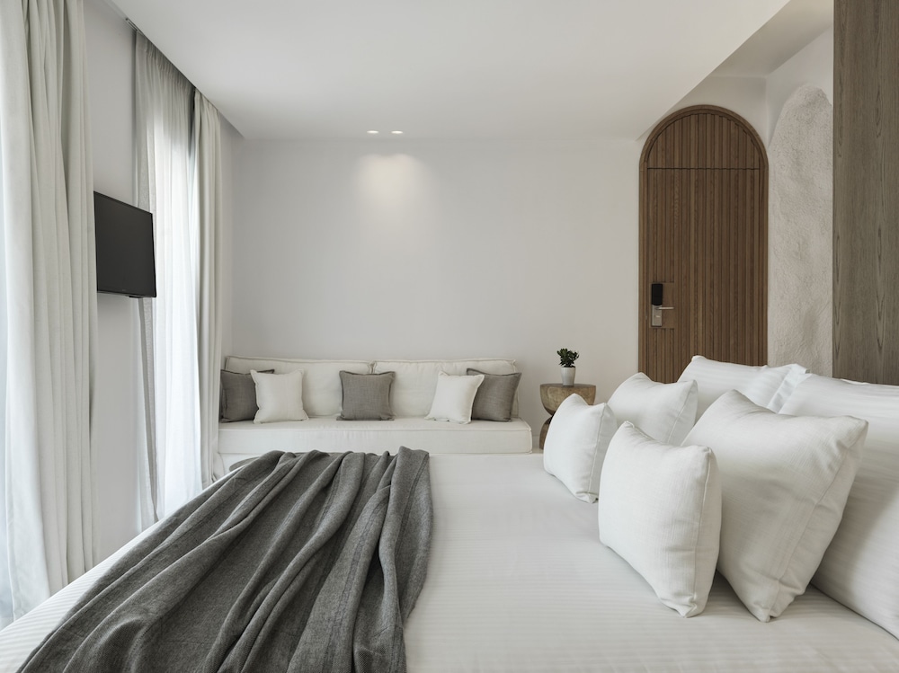 Mykonos Earth Suites - Adults Only — Hotel rooms in Mykonos Town, South Aegean