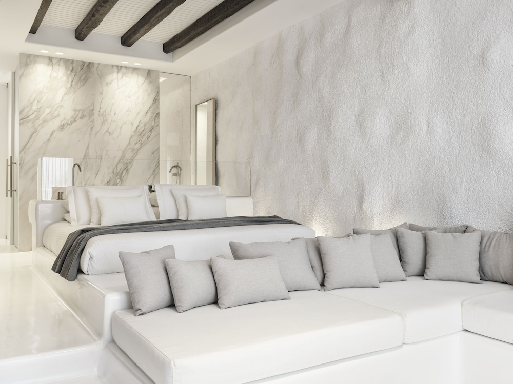 Mykonos Earth Suites - Adults Only — Hotel rooms in Mykonos Town, South Aegean