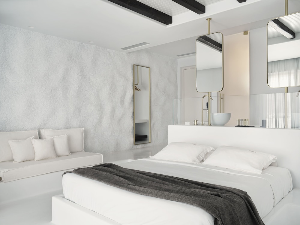 Mykonos Earth Suites - Adults Only — Hotel rooms in Mykonos Town, South Aegean