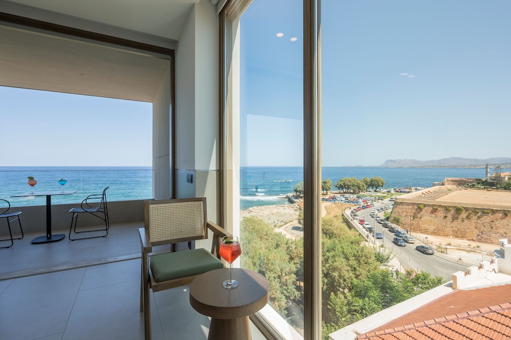 SanSal Boutique Hotel – Adults & Children 11+ — Hotel rooms in Chania