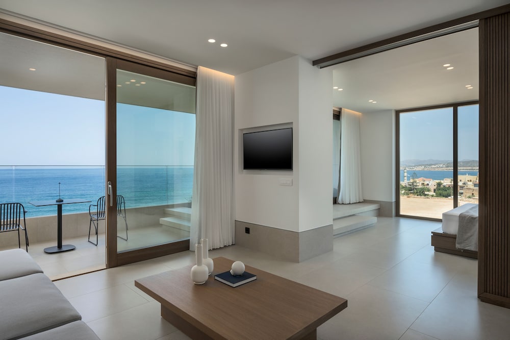 SanSal Boutique Hotel – Adults & Children 11+ — Hotel rooms in Chania