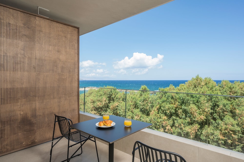SanSal Boutique Hotel – Adults & Children 11+ — Hotel rooms in Chania